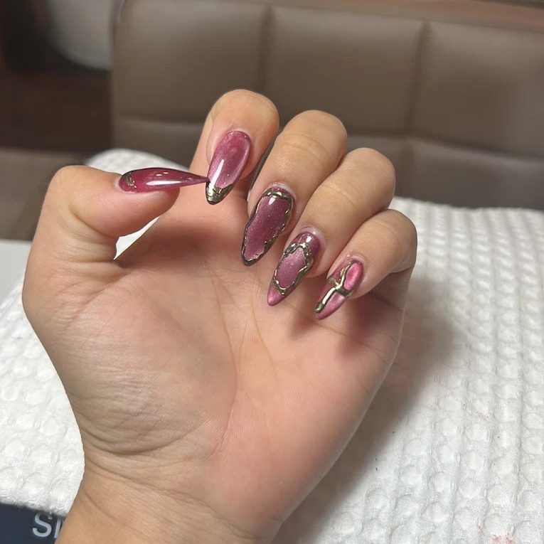 Pink cat-eye gel manicure done at PAYA, Sukhumvit 21